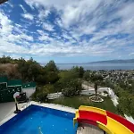 Luxury Family With Private Pool & Slide *
