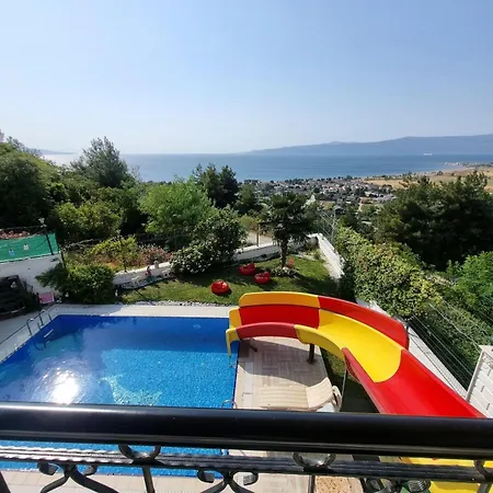 Holiday home Luxury Family With Private Pool & Slide *