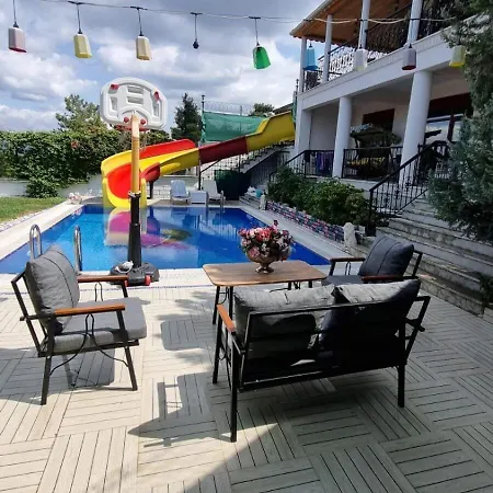 Luxury Family With Private Pool & Slide Holiday home