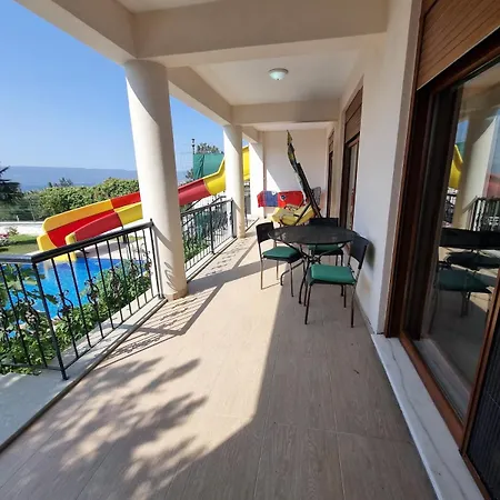 Luxury Family With Private Pool & Slide *