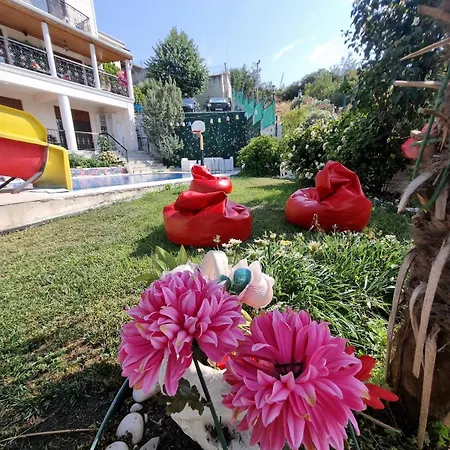 Luxury Family With Private Pool & Slide Holiday home *