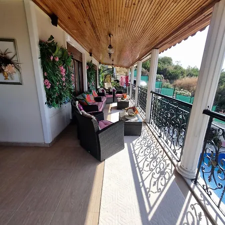 Luxury Family With Private Pool & Slide *