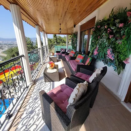 Luxury Family With Private Pool & Slide