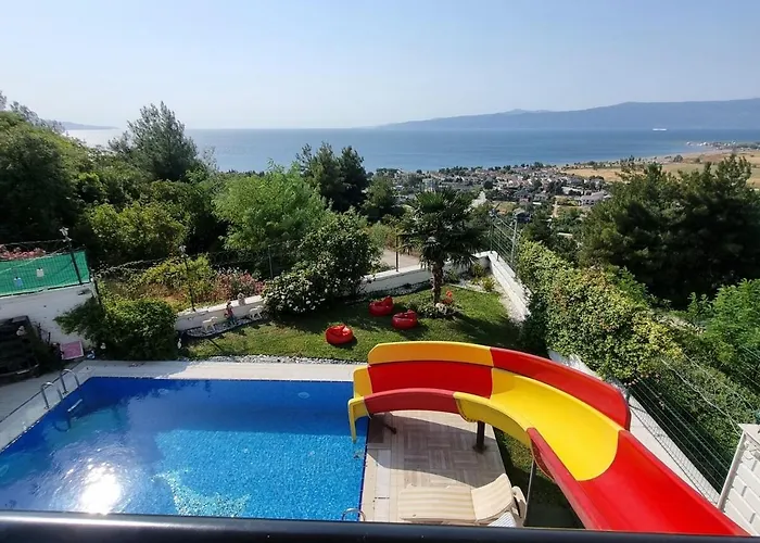Holiday home Luxury Family With Private Pool & Slide *