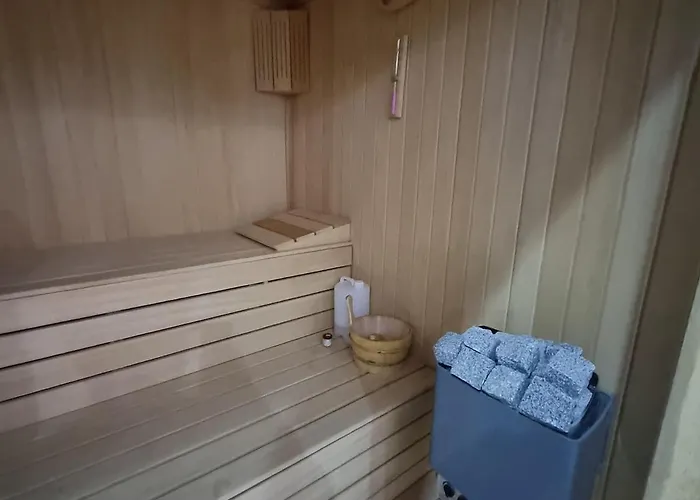 Luxury Family With Private Pool & Slide *