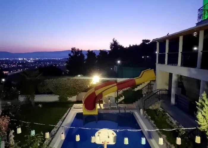 Luxury Family With Private Pool & Slide Holiday home *