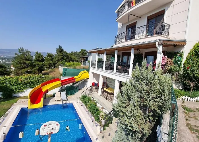 Luxury Family With Private Pool & Slide *