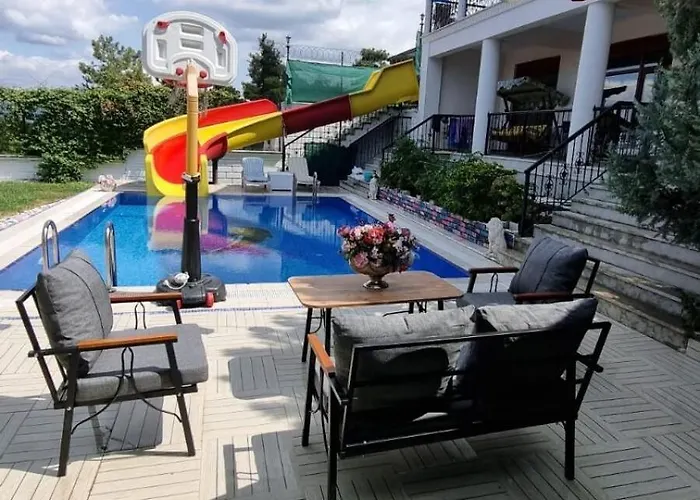 Luxury Family With Private Pool & Slide Holiday home