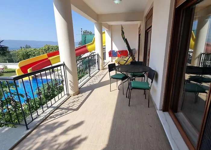 Luxury Family With Private Pool & Slide *