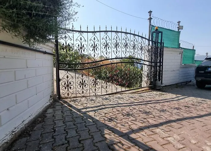 Luxury Family With Private Pool & Slide *