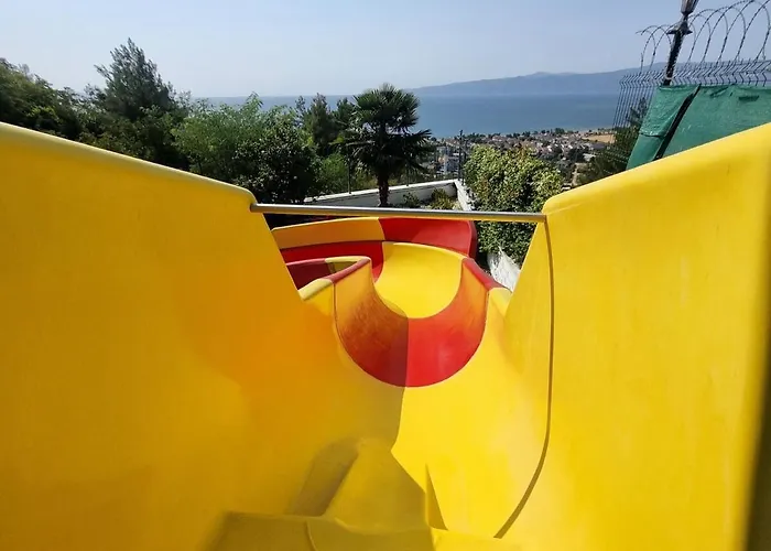 Luxury Family With Private Pool & Slide Holiday home