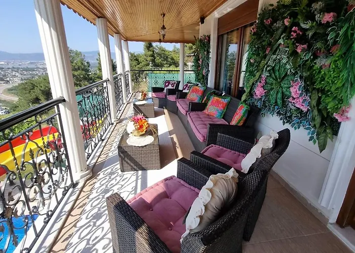 Luxury Family With Private Pool & Slide